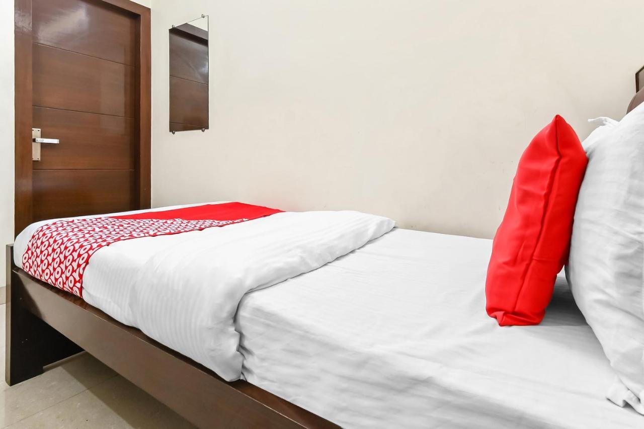 Oyo 49672 Hotel Galaxy Moradabad Exterior photo