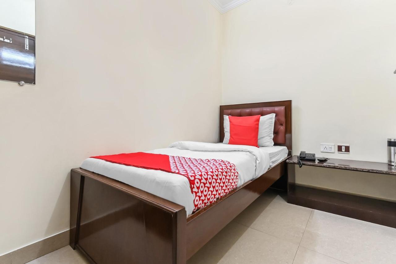Oyo 49672 Hotel Galaxy Moradabad Exterior photo